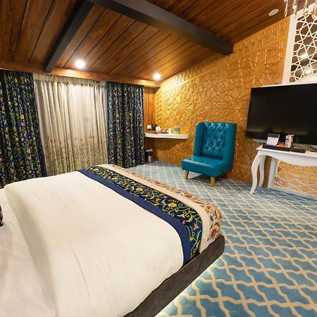 Hotel Snowland, Srinagar Экстерьер фото