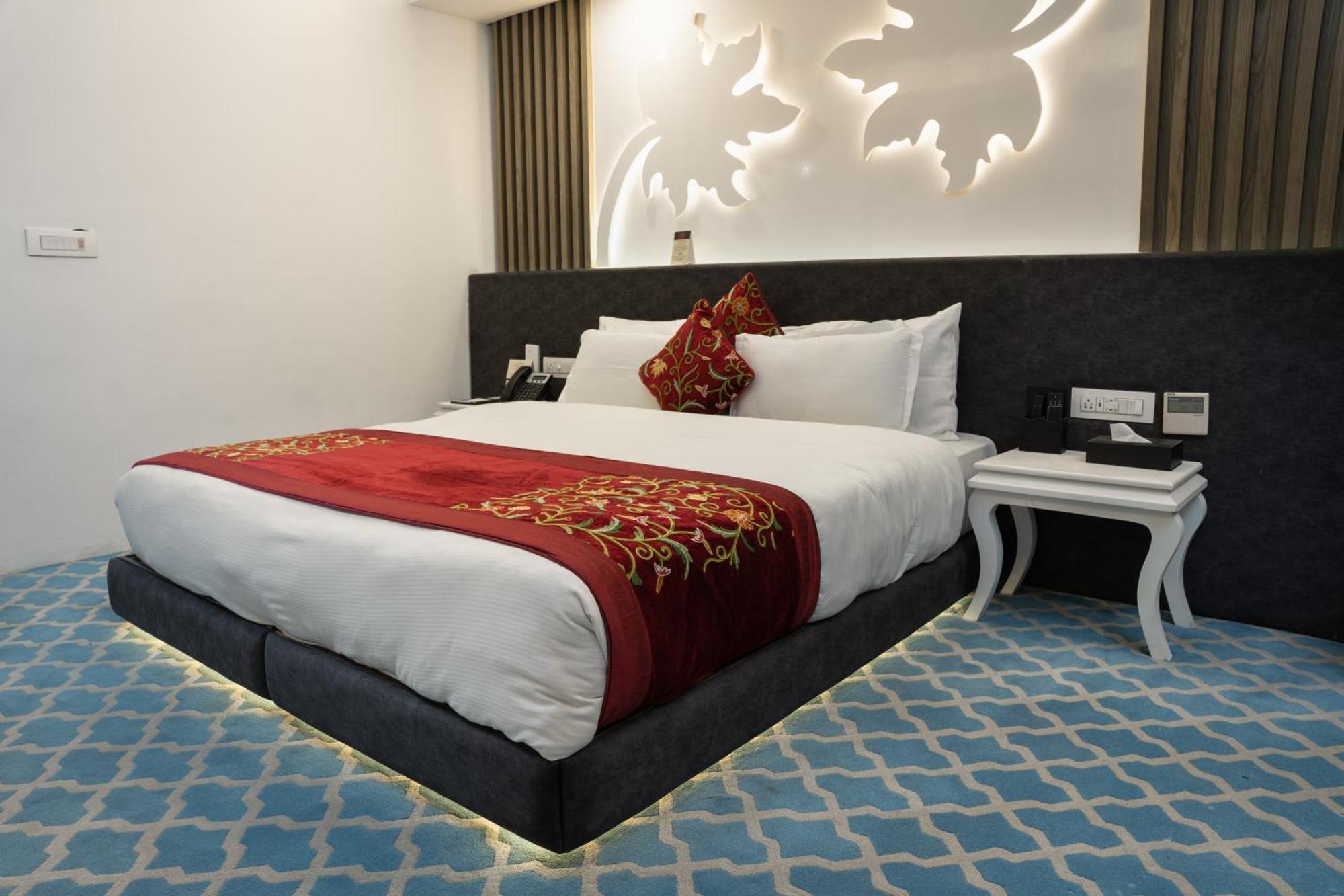 Hotel Snowland, Srinagar Экстерьер фото