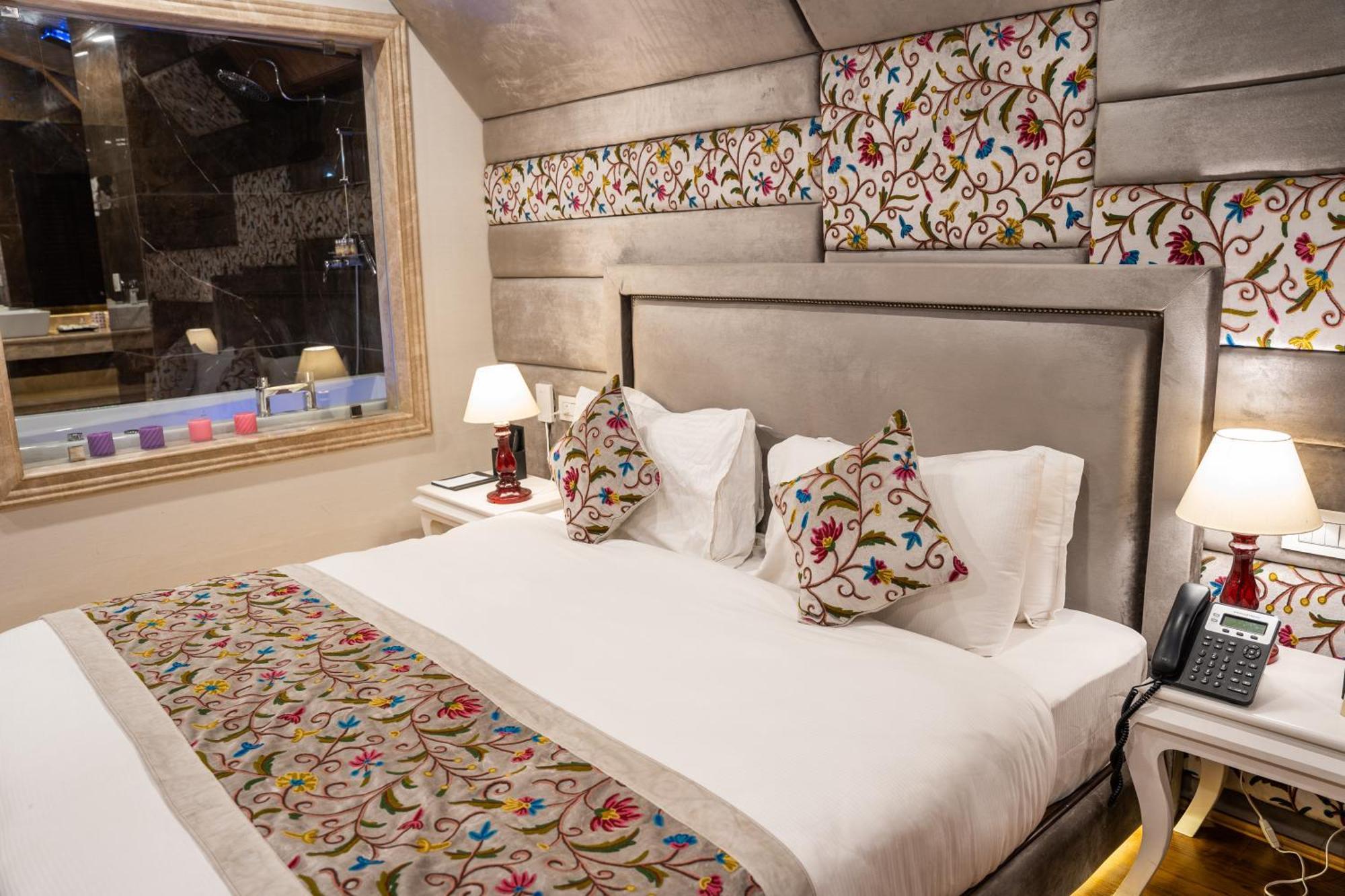 Hotel Snowland, Srinagar Экстерьер фото